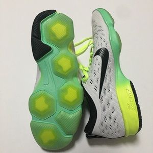 Brand New Women’s Nike Zoom Fit Size 7